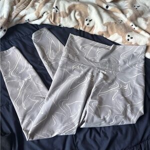 Old Navy Light Gray Marble-Print High-Rise Leggings